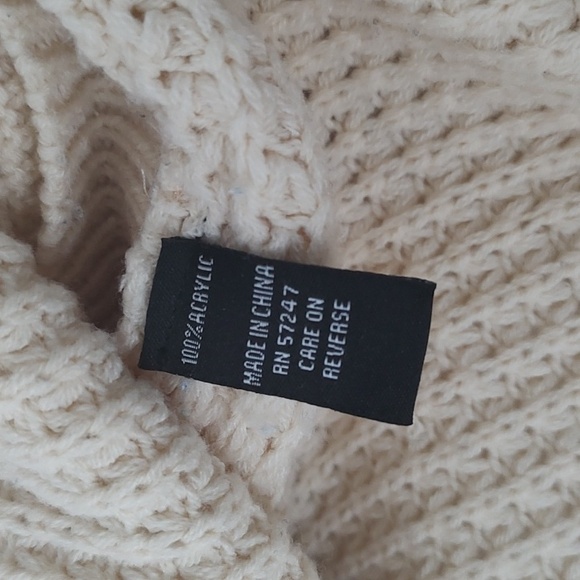 Cream Sweater with Button Accents - Picture 4 of 7